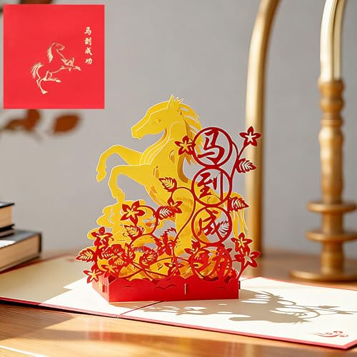 Motivos florales calados en cartulina de caballo dorado para una exhibición elegante 2