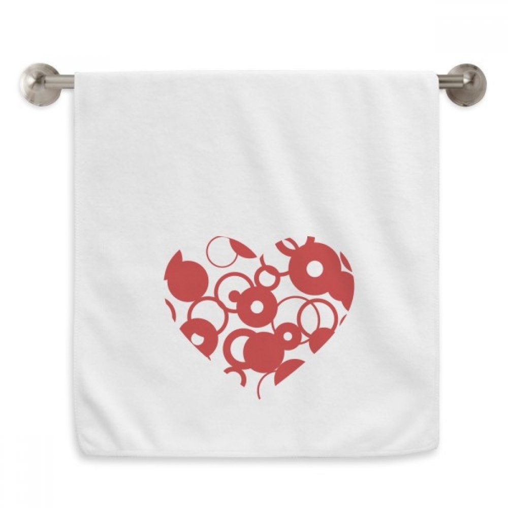 Serviette débarbouillette motif coeur pour une ambiance romantique dans votre salle de bain