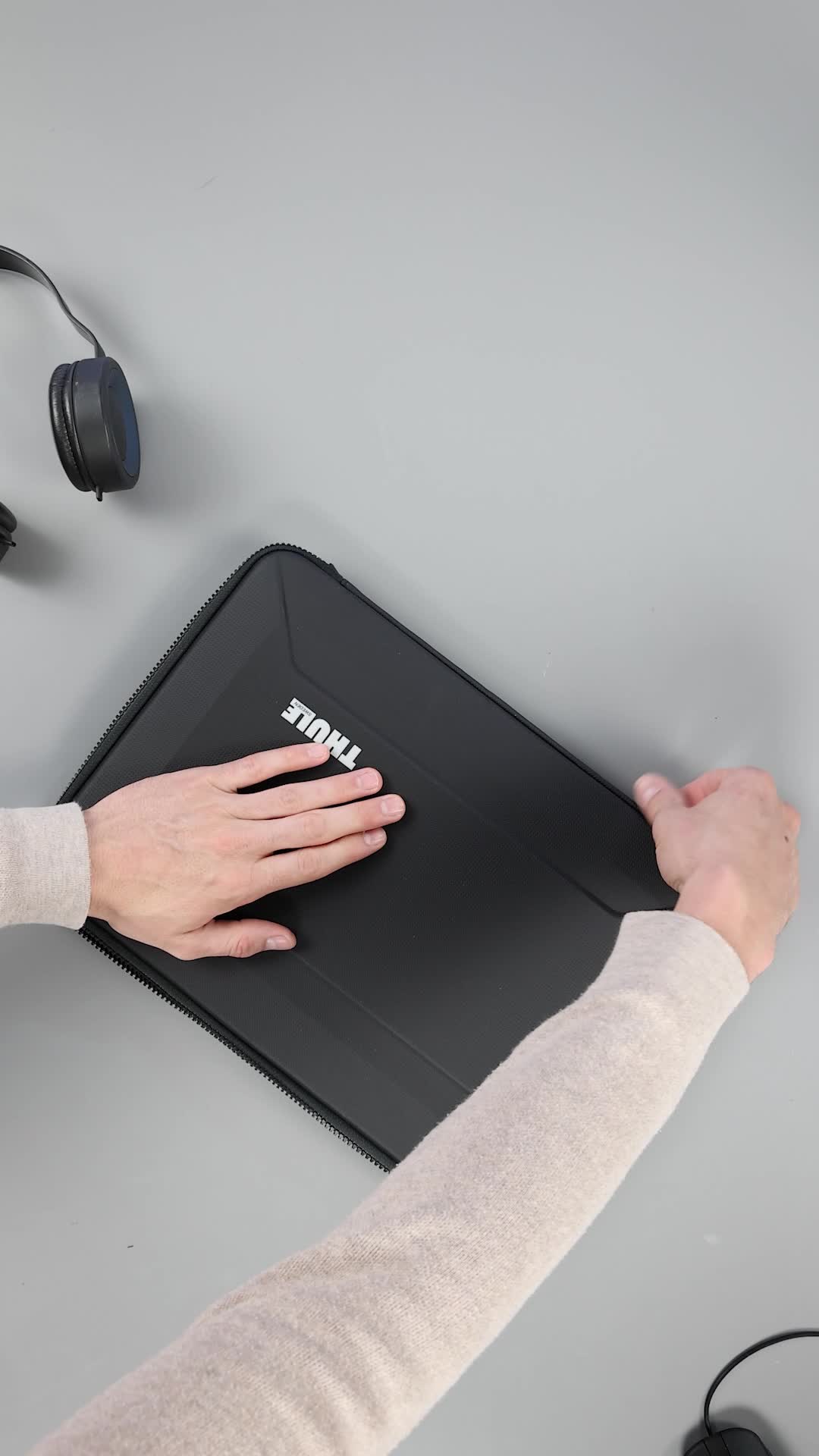 ★セール 新品 送料込★ Thule MacBook® Pro 16 ケース 黒 ☆セール 新品 送料込☆ Thule MacBook® Pro 16 ケース 黒