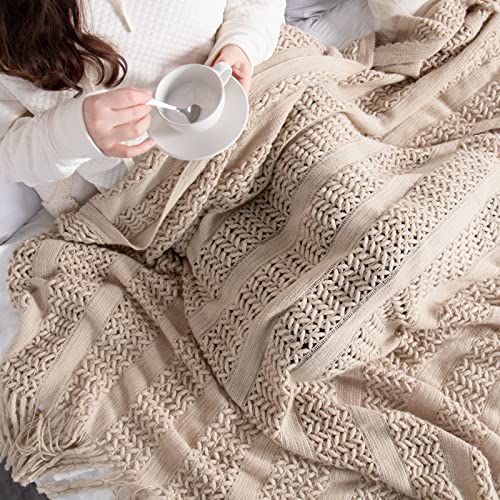 20 Extremely Snuggly Throw Blankets on Amazon Home By Alley