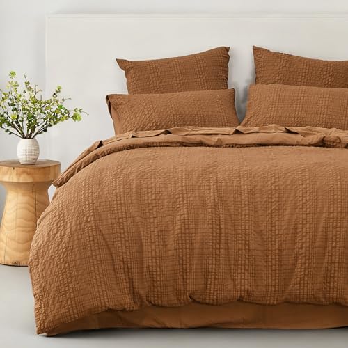 Dreamaker Ellis Seersucker Queen Quilt Cover Set, Crinkle Texture Microfibre Ultra Soft Puckered Air Pockets Cool at Night Microfiber Bedding, Easy Care Quilt/Duvet Cover & Pillowcase - Rust
