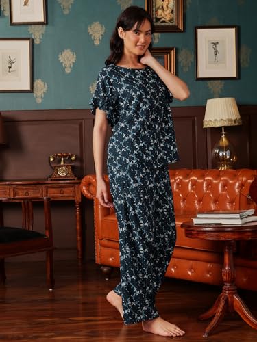 Image of Clovia Women's Rayon Printed Top & Pyjama Nightsuit Set