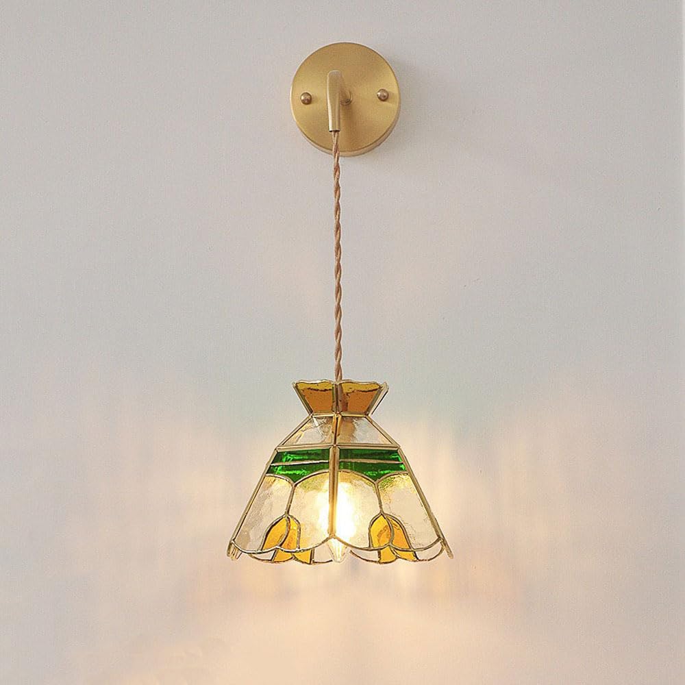 Lámpara de pared de cristal francés para crear un rincón de lectura cómodo