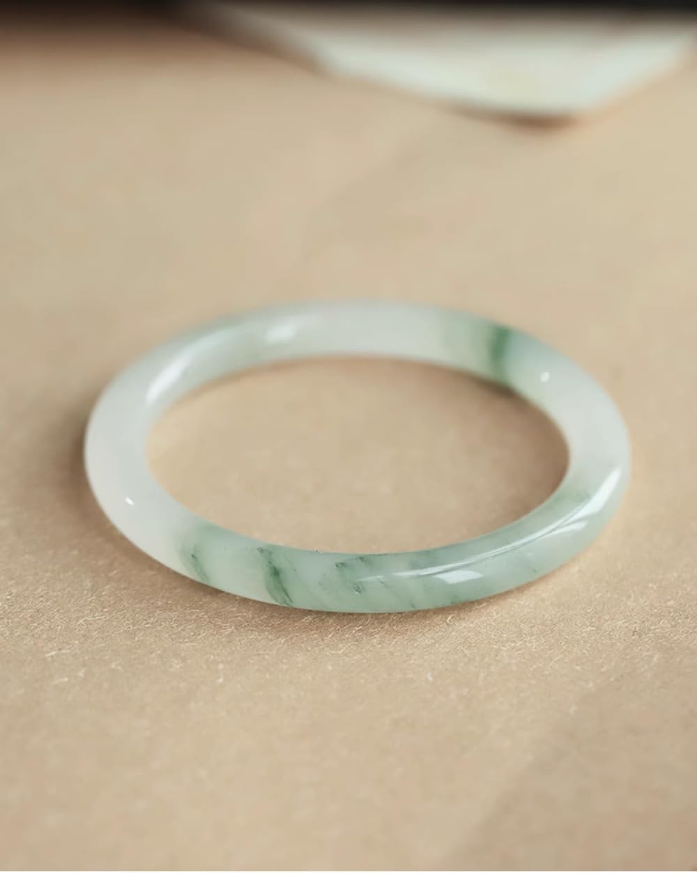 Bracciale in Giada Naturale da 60 mm con Barra Rotonda Sottile Bracciale in Giada Stile Giovane