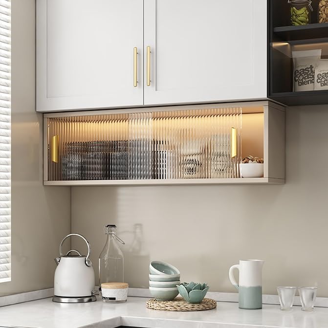 Meuble mural de cuisine en aluminium pour un studio optimisé