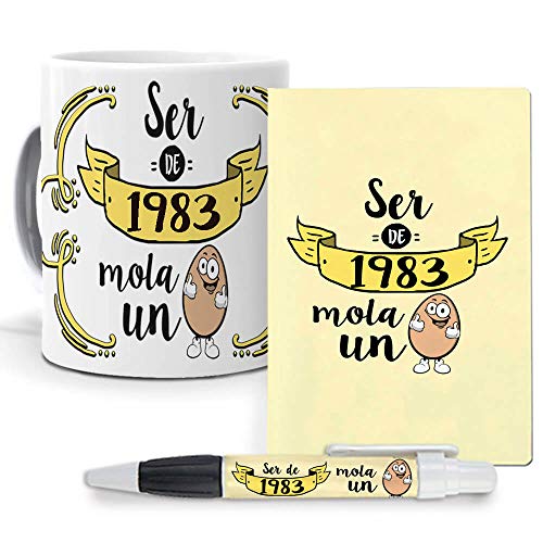 mundohuevo Pack Original y Personalizado para Regalo, Ideal para cumpleaños, con año de Nacimiento. Ser de 1983 Mola un Huevo. Libreta, boligrafo y Taza Maxima Calidad.