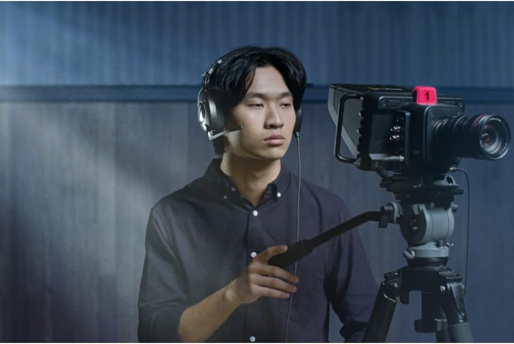 Rode NTH-100 Professional Over-Ear Headphones with Rode NTH-Mic Headset Mic and StreamEye Polishing Cloth