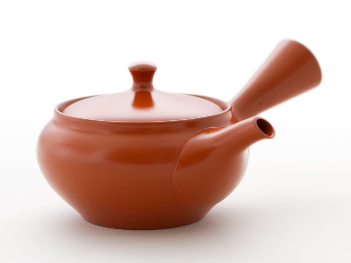 Original japanische Teekanne, Kyusu, mit 2 Becher: Shudei Kyogata. Integriertes Tee-Sieb aus Edelstahl. Echt japanisches Tee-Set aus natürlichem Tokoname-Ton in schöner Geschenk-Box…