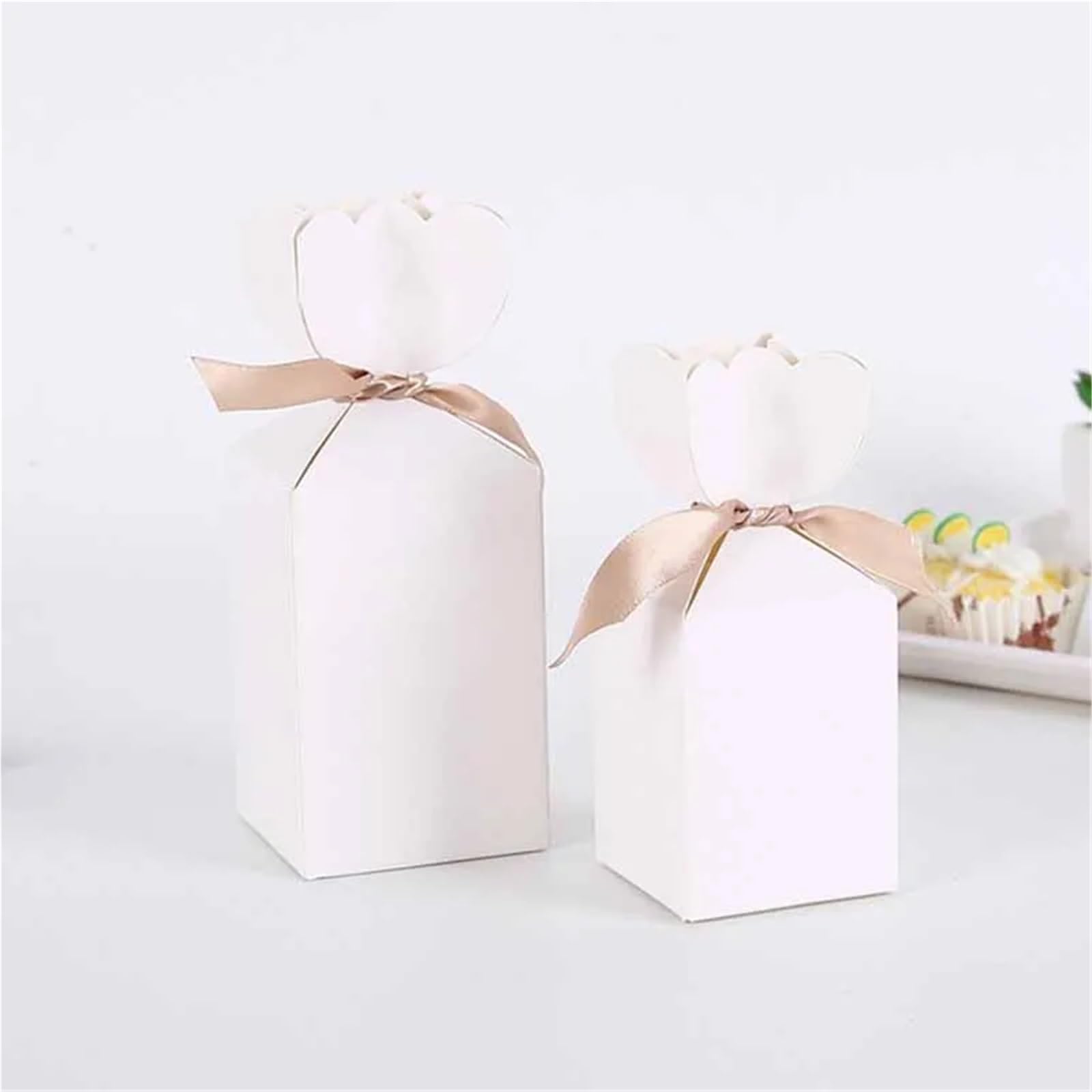 Scatola Portaconfetti Matrimonio 25/50 Pezzi Scatola di Caramelle Cartone Pacchetto Carta Kraft Vaso Favore Compleanno Festa Natale Decorazione Nozze(Kraft,50PCS_6X6X9CM)