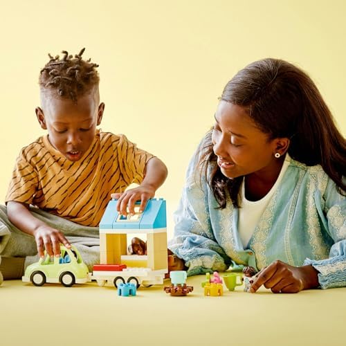 LEGO DUPLO Kasabası Tekerlekli Aile Evi 10986 – 2 Yaş ve Üzeri Çocuklar için Hediye Fikri, Tekerlekli Oyuncak Ev, Araba, Kamp Ateşi, Fincan ve 2 Figür İçeren Yaratıcı Oyuncak Yapım Seti (31 Parça) - Görsel 6