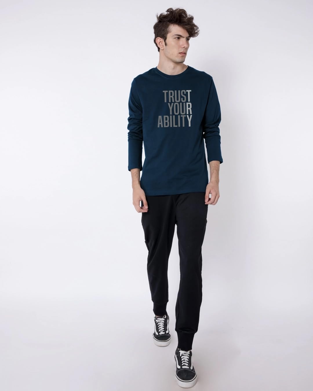 Bewakoof Camiseta estampada 100% algodón para hombre, ajuste regular, cuello redondo, mangas completas