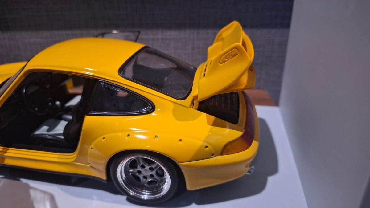ポルシェ911 （993）RSミニカー 1/18 イエロー