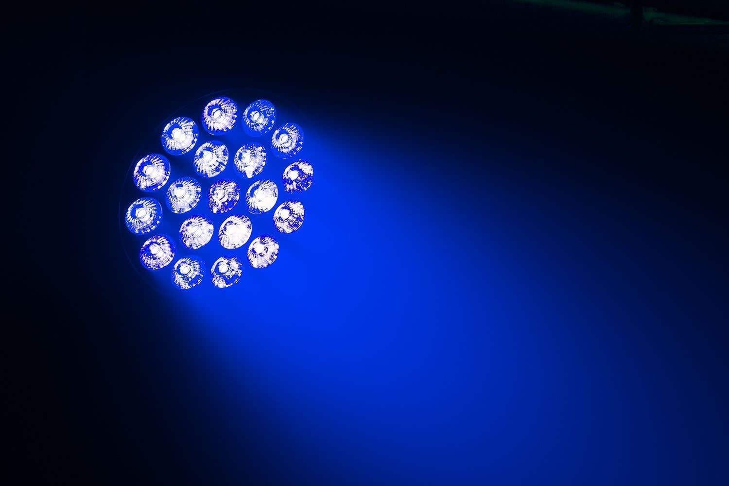 RGBW-LED-PAR - BeamZ BT410 PAR-Leuchte mit 19x 10-Watt-RGBW-LEDs - 2 Segmente - inklusive Fernbedienung - Schwarz