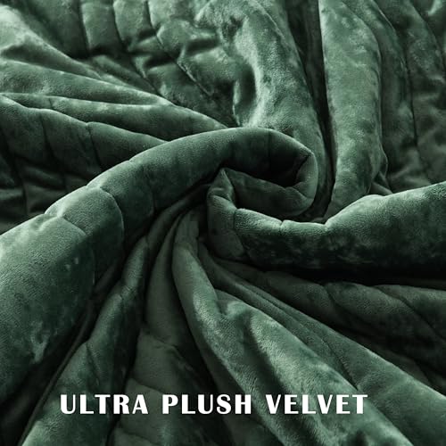 Image of Velvet Oversized King Quilt Set, California King Comforter Set Emerald Green Bedding Set (118 inch*118 inch) with 2 Pillow Shams, Luxurious Quilt Set,All-Season 3 Pieces