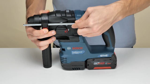 Marteau Perforateur Sans Fil Bosch GBH 185-LI - 18V, SDS Plus, Perçage 6-10 Mm, Avec 2 Batteries 4.0Ah Et L-BOXX