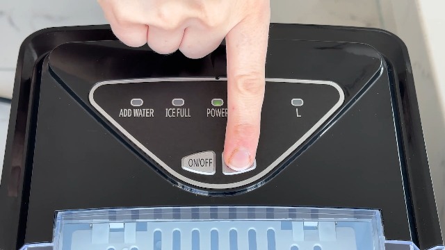 Image of Frigidaire EFIC123-SS Counter Top Maker, Produces 26 pounds Ice per Day, Stainless Steel