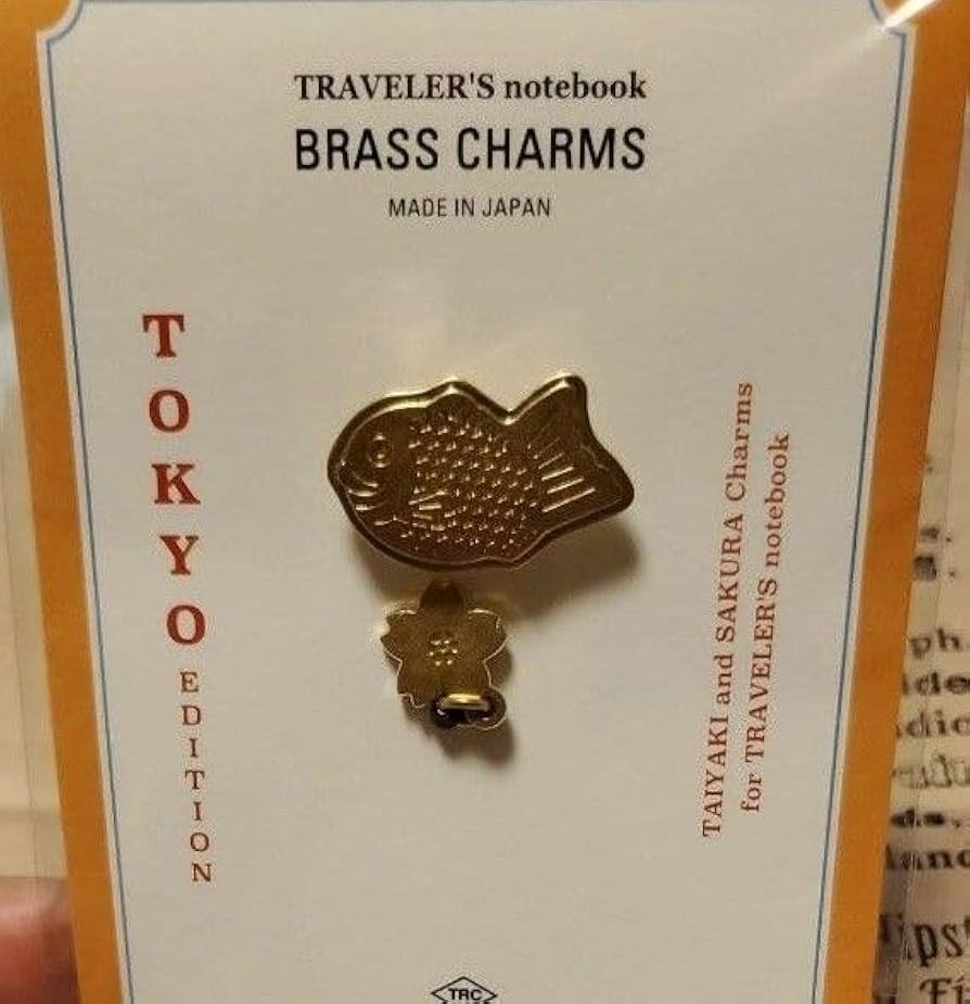トラベラーズノート レギュラーサイズTOKYO EDITION＋たいやきチャーム BRASS CHARM TOKYO / ブラスチャーム TOKYO | TRAVELER'S COMPANY