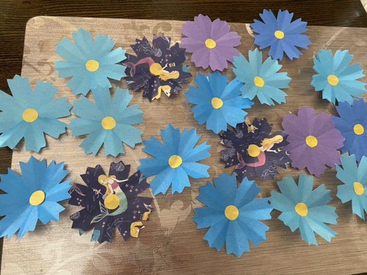 Amazon.co.jp: コスモス ブルー系 計45枚 折り紙 壁面飾り 花 秋