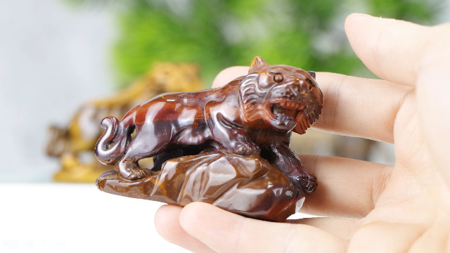 Estatua de Tigre en Cristal Natural Tallada a Mano 2.8" miniatura 7