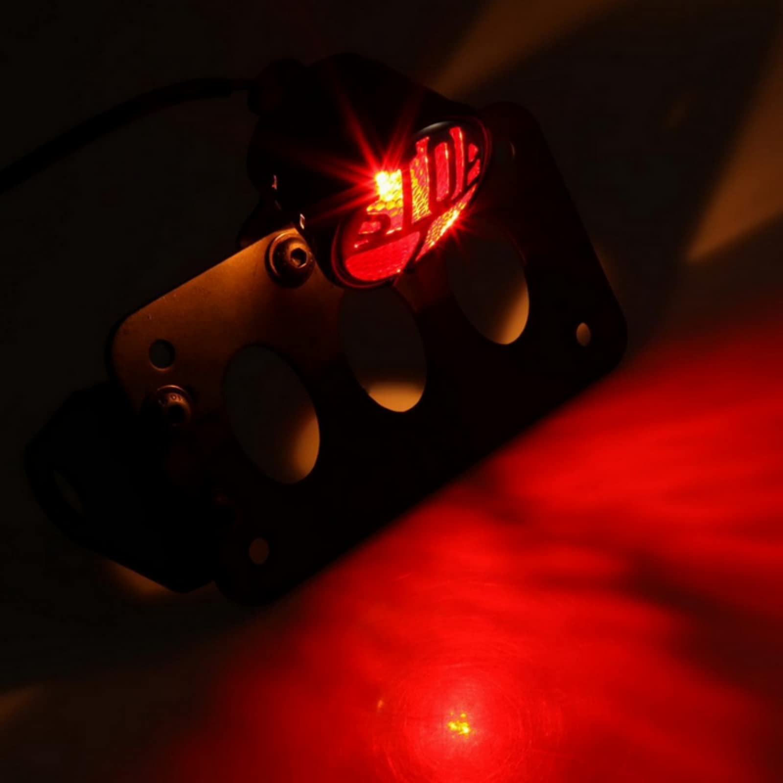Feu Arrière Moto LED Universel Vintage avec Support de Plaque d'Immatriculation - Feu Stop et Feux Stop pour Moto