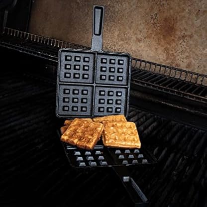 SANTOS XL Waffeleisen Gusseisen - ideal für Ihren Grill, Backofen oder Feuerstelle - 17,5x18,5cm - eckiger Waffelmaker - BBQ-Waffeleisen - Grillwaffel – Bild 4