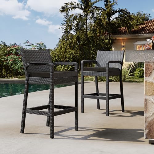 Tabourets de bar de jardin en rotin noir pour oublier les meubles décolorés