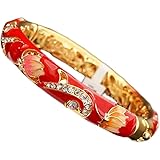 Qu'il soit porté seul ou associé à d'autres bracelets, il dégage une impression de luxe.