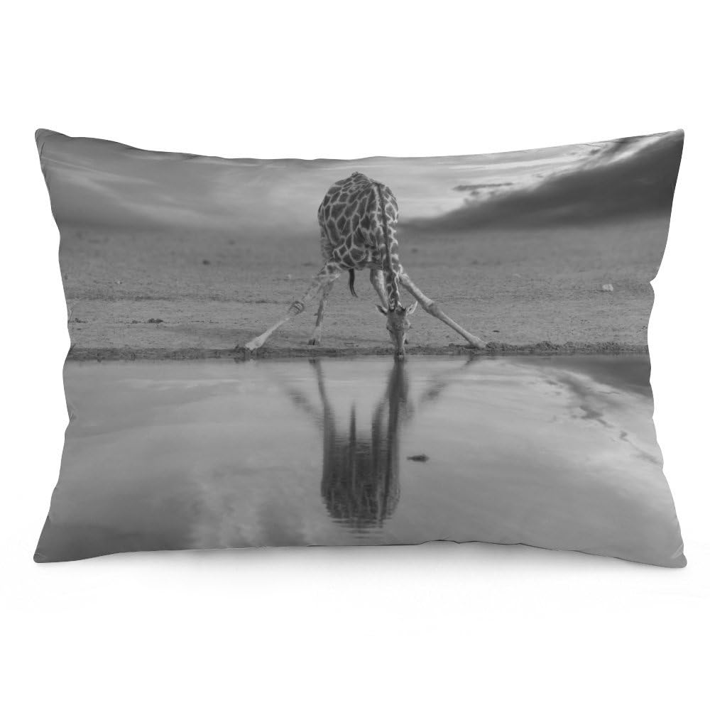 NIBABAEU Cushion Covers 1 PCs Wildlife Animal Giraffe Decorative Throw Pillow Covers 14x20inches (35x50cm) Soft Polyester Pillow Cases Rectangular Pillowcases