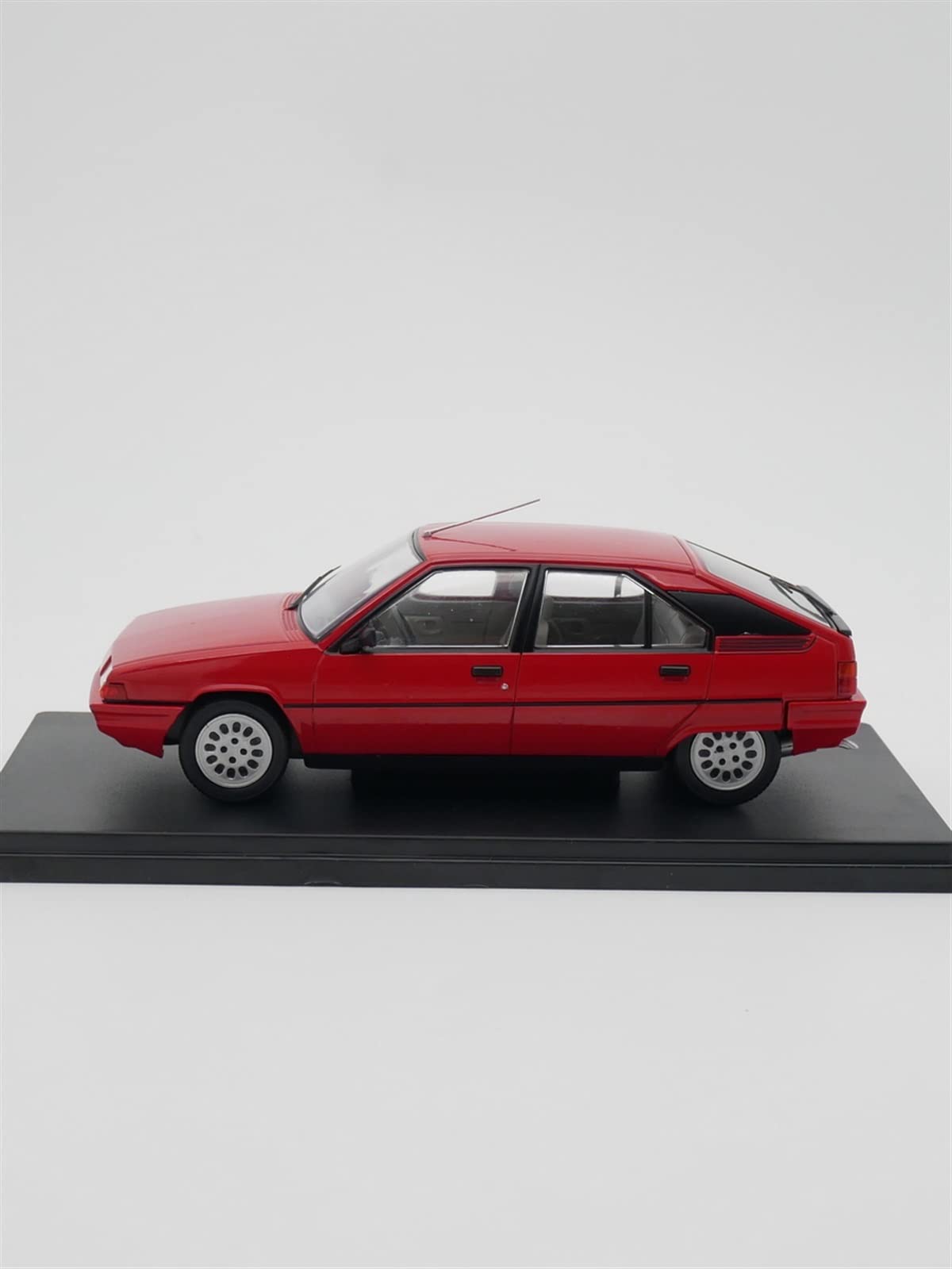 Amazon.co.jp: モデルカーのおもちゃ 1:24 シトロエン BX 16 TRS