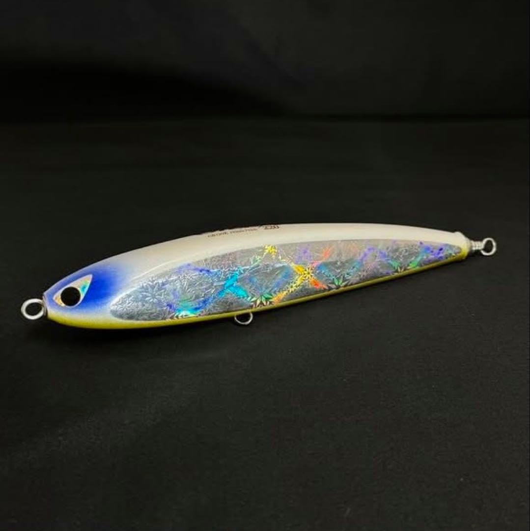 ギラ220 スノーホワイト/ケイムラ