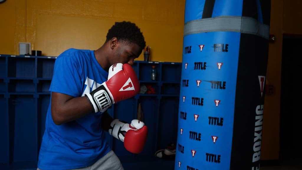 TITLE Gel World Bag Gloves