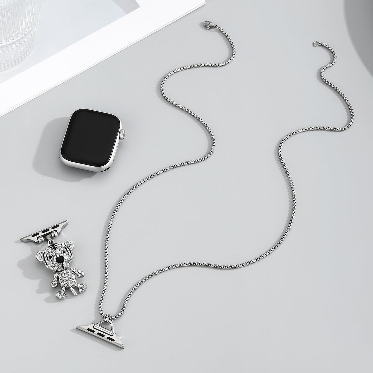 Collana con ciondolo a forma di orsacchiotto, 42 mm, 43 mm, 44 mm, adattatore per medici e infermieri, per Apple Watch, catena da 30 cm, 3 mm, per iWatch serie 10/9/8/7/6/5/4/3/SE, ultra compatibile