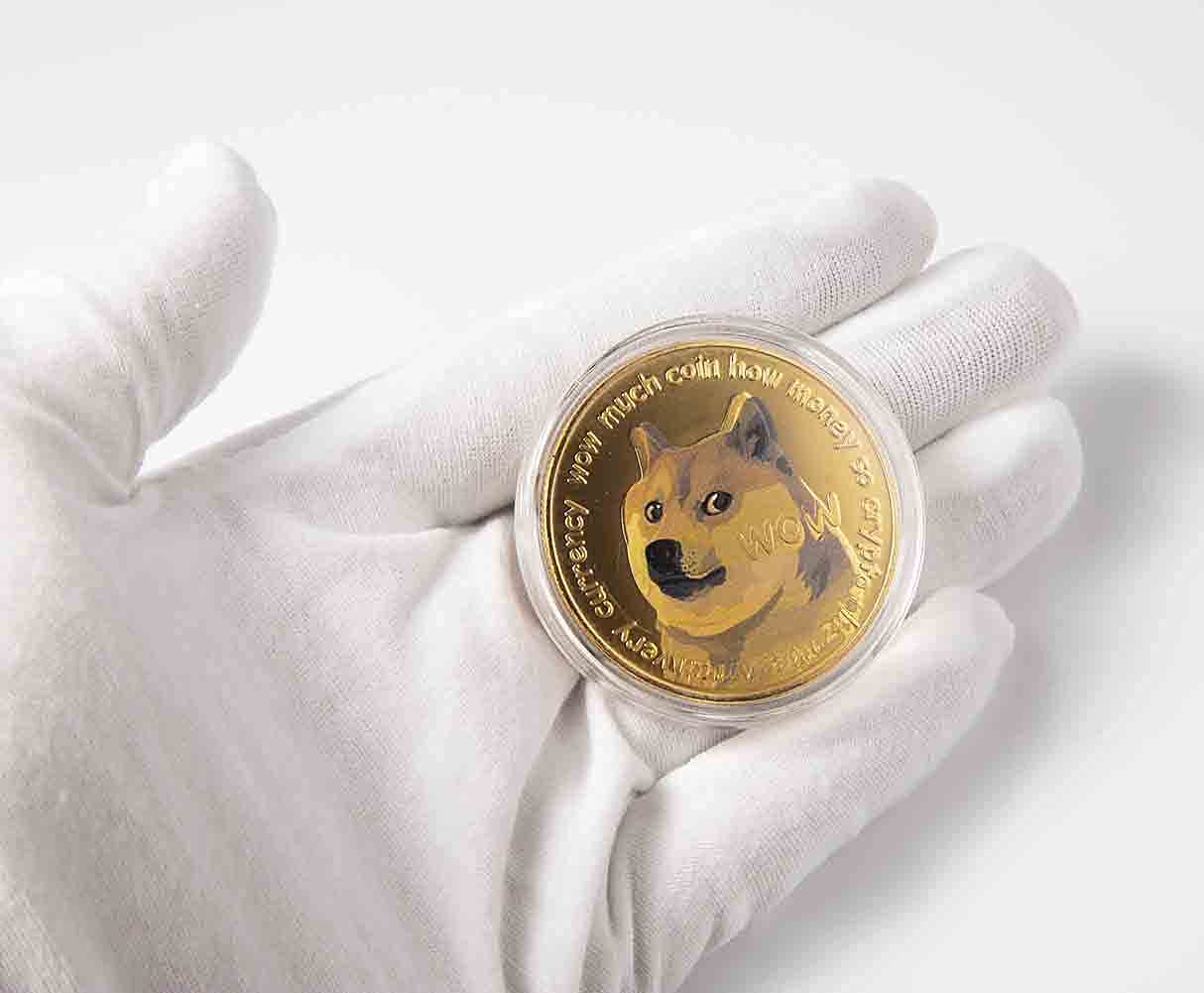 Amazon.com: Moneda Dogecoin chapada en oro real [edición clásica 2021],  moneda criptográfica conmemorativa coleccionable con funda protectora y  caja de presentación, regalo para los amantes de Dogecoin, dorado :  Juguetes y Juegos