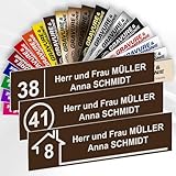 Briefkastenschild mit Nummer – Graviertes PVC Namensschild mit Name und optionaler Nummer – selbstklebend – 10 x 2,5 cm – 1 bis 3 Zeilen (Braun)