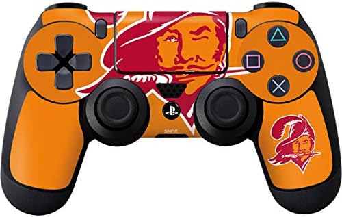 Vista 5 de Skinit Calcomanía para juegos compatible con el controlador de PS4, diseño oficial de los Tampa Bay Buccaneers de la NFL Rojo