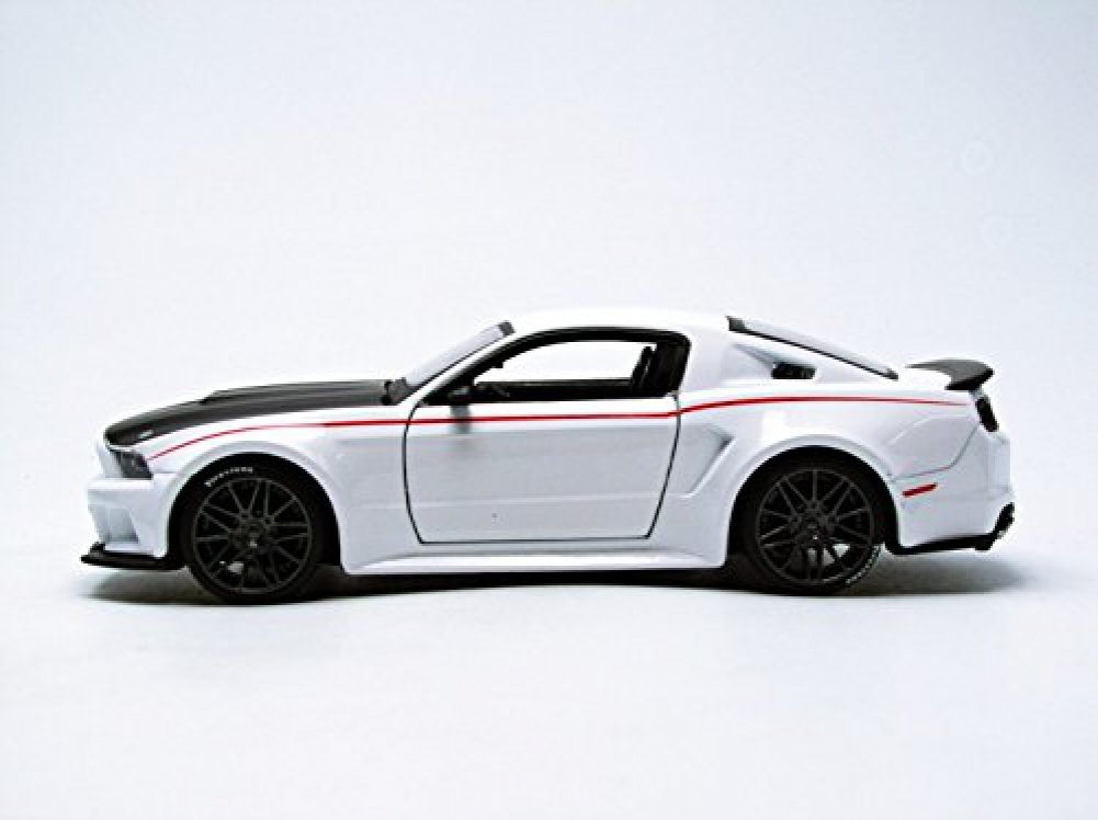 Maisto - 31506w - Ford - Mustang Street Racer - 2014-1/24 Scala