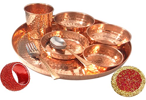 Devyom India Craft - Juego de vajilla de cobre puro Thali de 12 pulgadas de diámetro, juego de platos, cuencos, cucharas, vaso con servilletero y posavasos, regalo de Navidad Devyom India Craft - Juego de vajilla de cobre puro Thali de 12 pulgadas de diámetro, juego de platos, cuencos, cucharas, vaso con servilletero y posavasos, regalo de Navidad