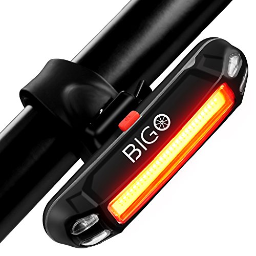 Ricaricabile da USB - Il fanale posteriore ha bisogno di un cavo USB per caricare, ma non avete bisogno di acquistare uno nuovo, il cavo USB è incluso nel pacco. E' sufficiente collegarlo al computer, la batteria portatile o altro. ha solo bisogno di 2 ore per una carica completa.S'interrompe la carica automaticamente quando è caricato completamente, la carica intelligente garantisce 100.000 ore di durata della vita di batteria.