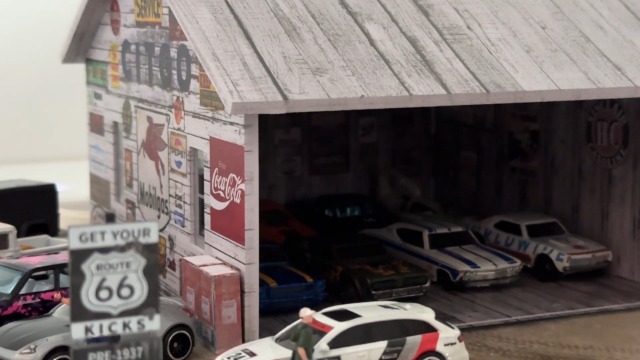 Amazon.com: Bivitre 1/64 Diorama Display Case Garage with