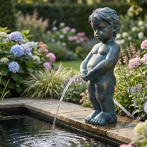 Arnusa Solar Wasserspeier Teichfigur mit Solarpumpe & Wasserspiel Gartendeko aus Polyresin in Kupfer-Optik Solarbrunnen für Gartenteich & Wasserlauf (Junge 11x12x31 cm)