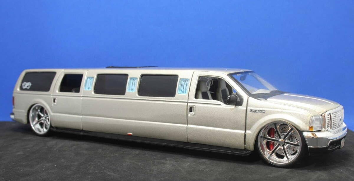 マイスト 1/24 フォード エクスカーション リムジン ラグジュアリー Amazon | 1/24 マイスト フォード・エクスカージョン リムジン Ford