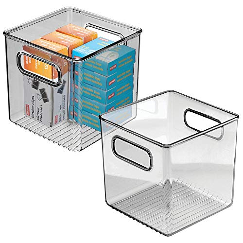 mDesign Juego de 2 cajas de almacenaje con asas integradas – Cajas organizadoras para cocina, baño o material de oficina – Organizador de escritorio en plástico – transparente/gris