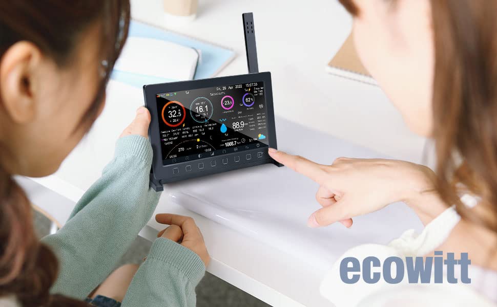 Person pointing at the Ecowitt HP2560 display