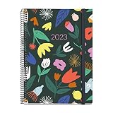 disponibilidad de agenda traduccion ingles Cubierta rígida de cartón forrado y plastificado mate con goma elástica de cierre. Encuadernación espiral que permite abrir en plano la agenda y dar la vuelta completa.