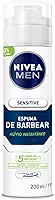 NIVEA MEN Espuma de Barbear Sensitive - Para peles sensíveis, alivia vermelhidão, com extrato de camomila e vitamina E, deslizamento suave da lâmina, reduz irritações, textura em espuma - 200ml