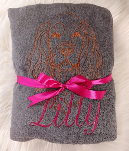 Wuff-Dogsworld Hundedecke mit Portrait Rasse und Namen Bestickt Geschenk Hundebesitzer Welpendecke Decke Hund Welpe Auto Haustier Kuscheldecke 130x170cm waschbar Sofa (grau)