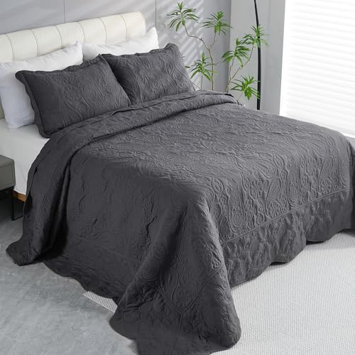 Image of EVENHUG Oversized King Quilt California King Size Lightweight Bedding Set Reversible Bedspread Coverlets for All Seasons 3 Piece (Dark Grey 120 inchx128 inch)