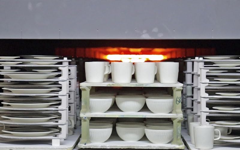 Luxurious-20-piece-service-for-4-24k-gold-trimmed-ivory-porcelain-dinnerware-set--Eclat-Gold-collection