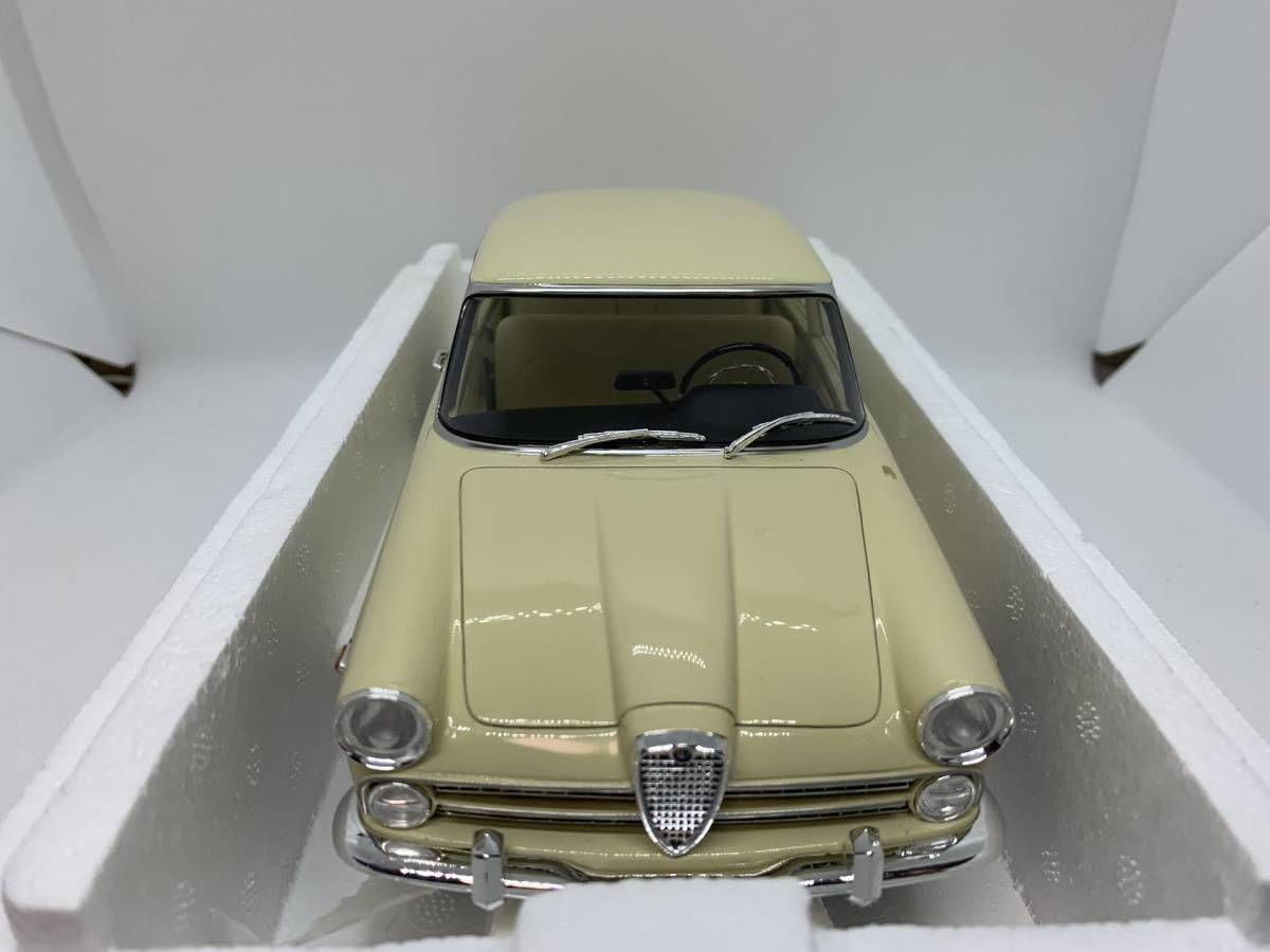 BoS 1/18 アルファ・ロメオ 2000 beige BOS159 Amazon | BoS 1
