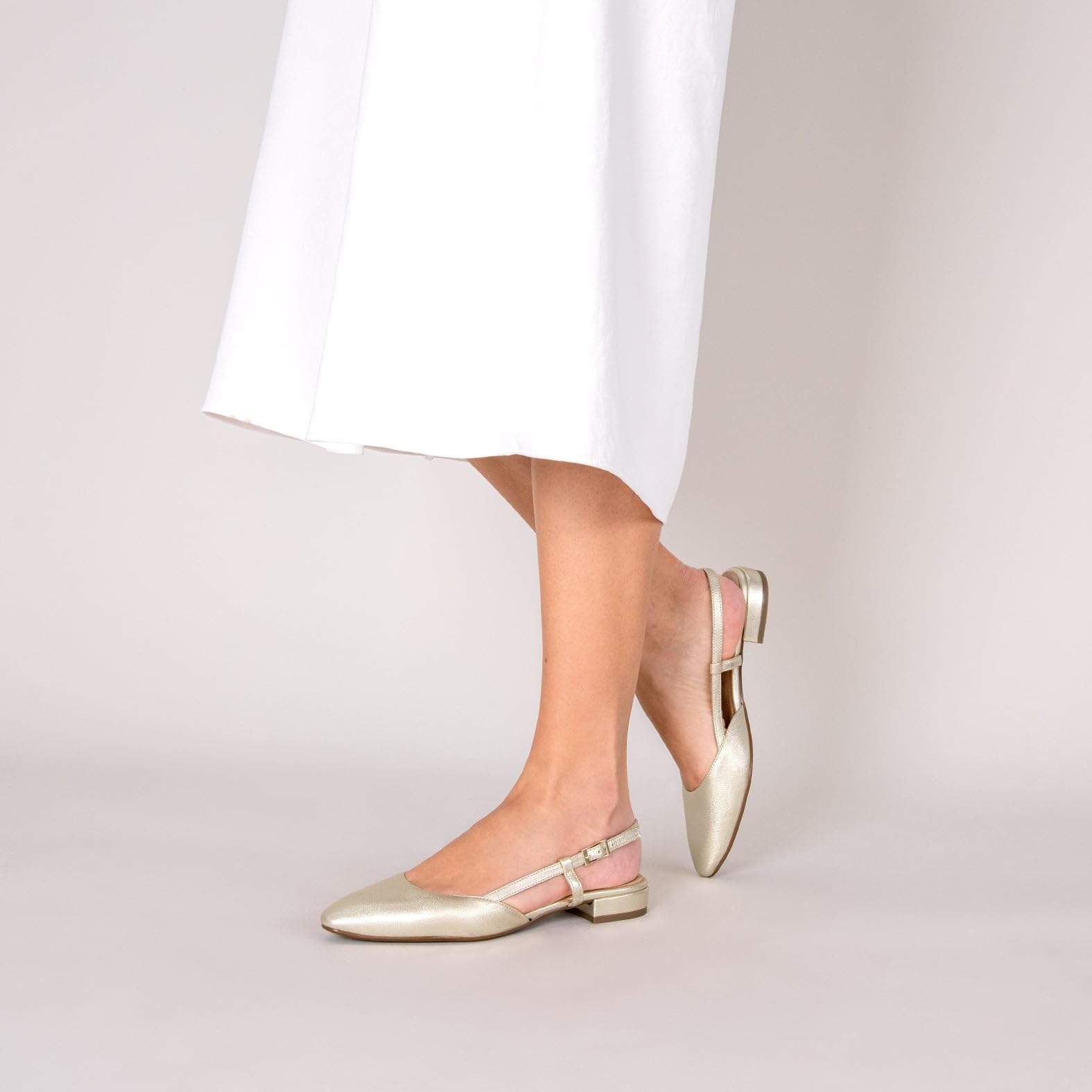 miMaO. Zapatos Comodos tacón bajo Elegantes Destalonados de Piel para Mujer. Hecho en España